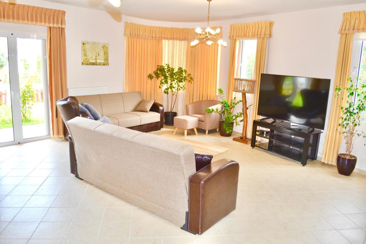 كاندية Giorgos Large Size Apartments -Family Friendly With Free Parking And Yard Views المظهر الخارجي الصورة
